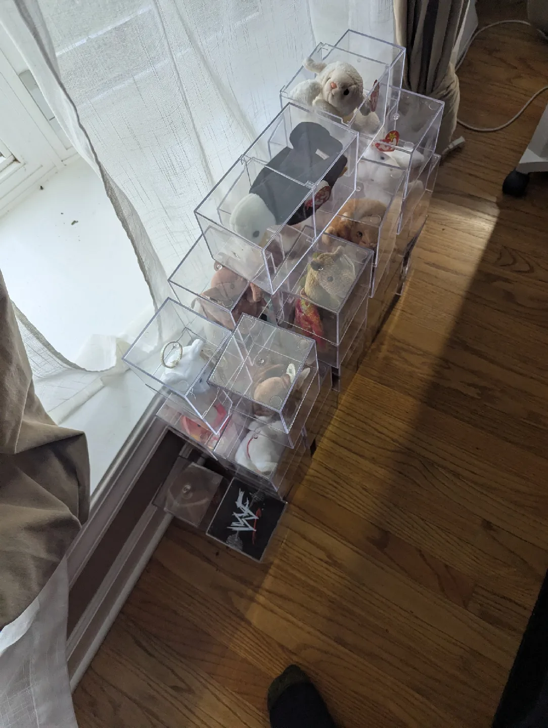 Acrylic Display Case for Collectibles image indicator(2)