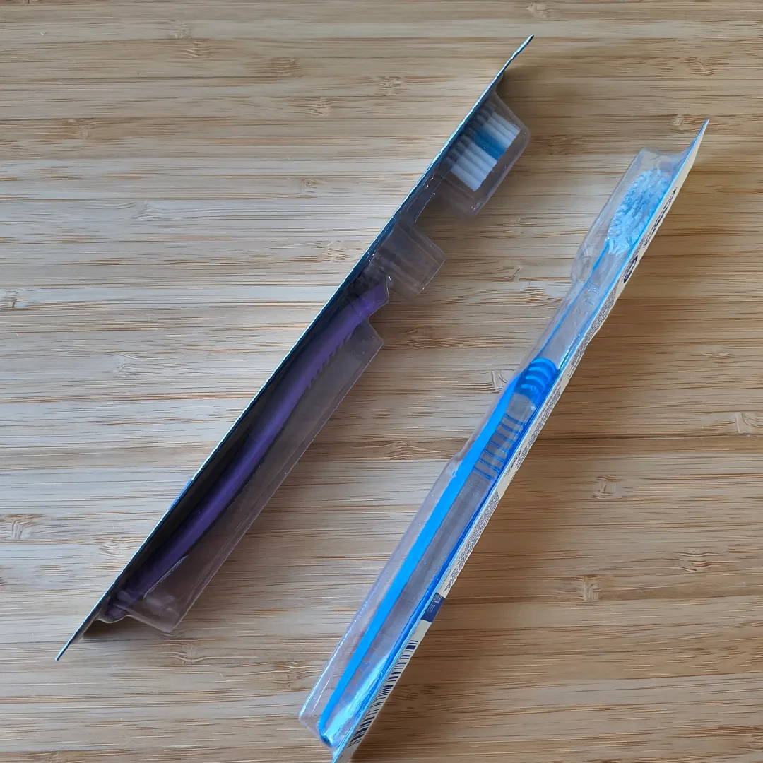 2 Oral-B Indicator Toothbrushes - New! image indicator(3)