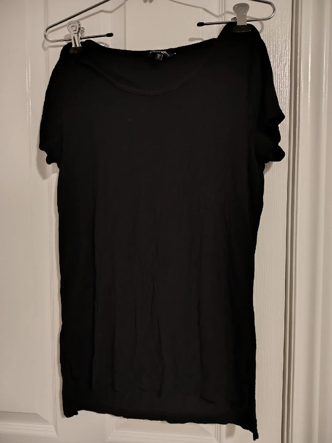 George Black T-shirt - Size small 🥕 free! thumbnail