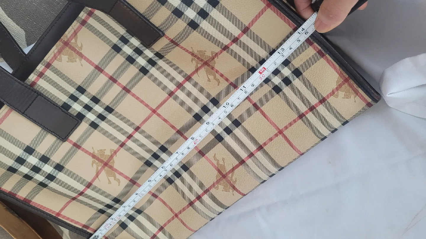 Burberry Tote Bag image indicator(4)