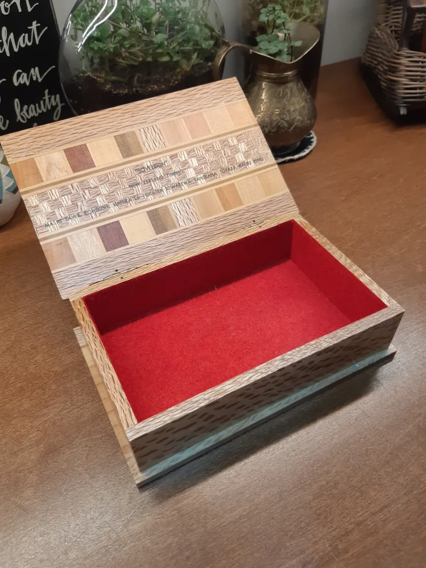 Vintage Sovereign Woodware Handcrafted box from New Zealand image indicator(7)