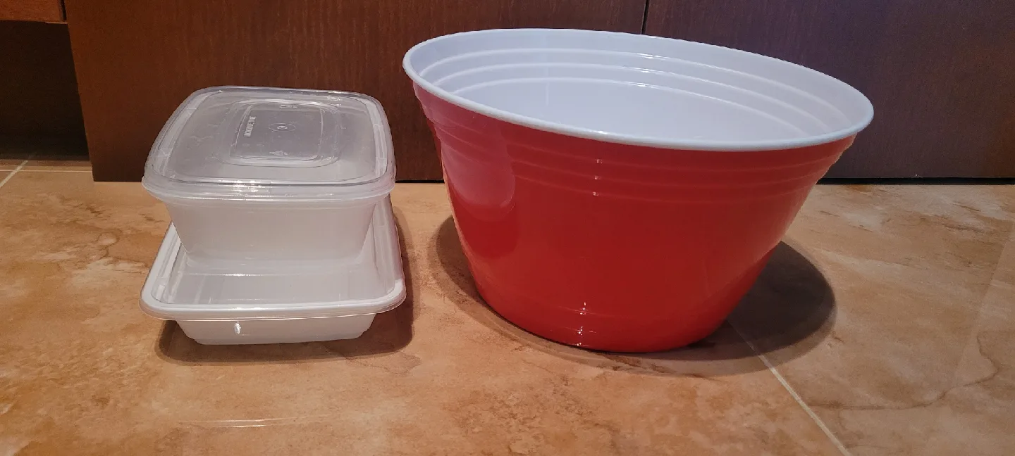 🥕Red sturdy plastic bowl and containers thumbnail