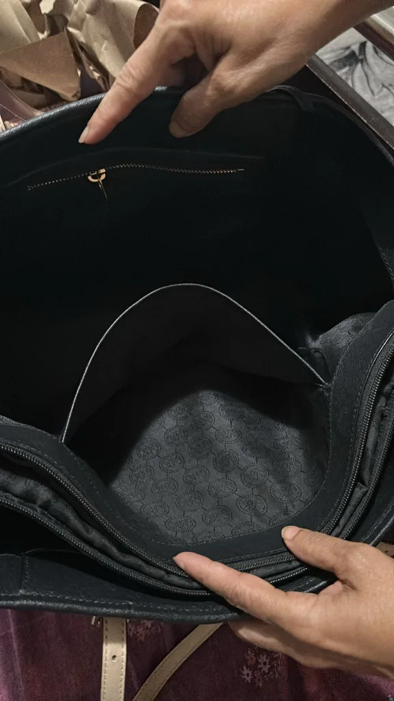 Michael Kors Black Tote Bag image indicator(4)