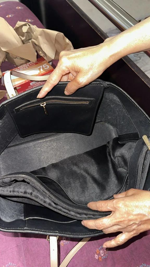 Michael Kors Black Tote Bag image indicator(5)