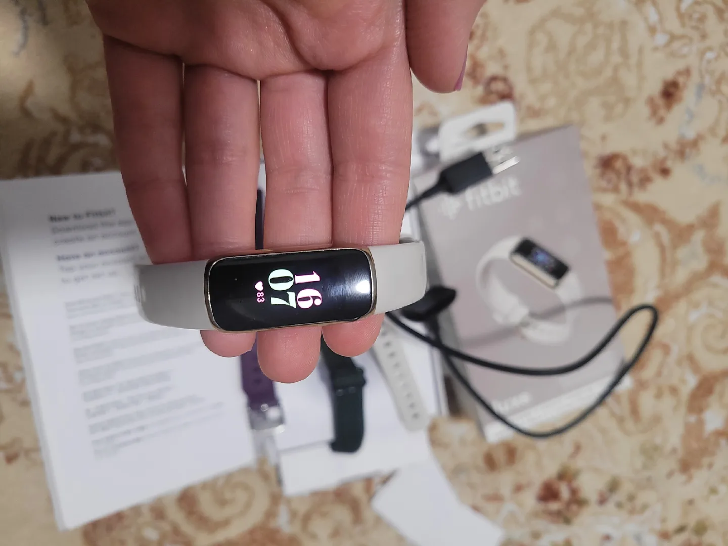 Fitbit Luxe Fitness + with Bands and charge Cable image indicator(7)