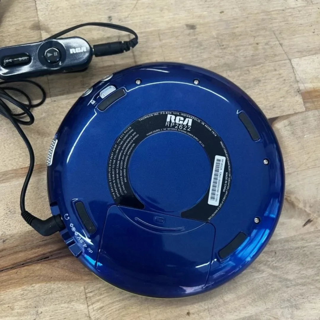 Vintage (2000s) RCA Portable CD Player image indicator(3)