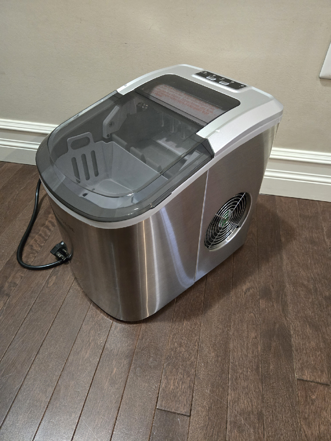 Frigidaire Ice Maker – 26 lbs (12 kg) - photo 2