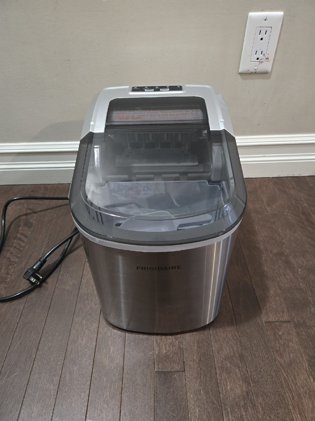 Frigidaire Ice Maker – 26 lbs (12 kg) - photo 3