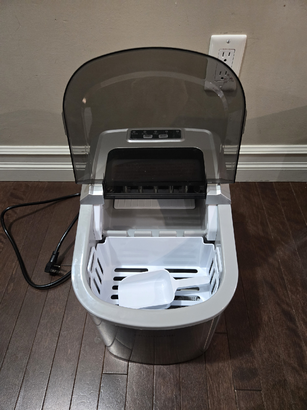 Frigidaire Ice Maker – 26 lbs (12 kg) - photo 4