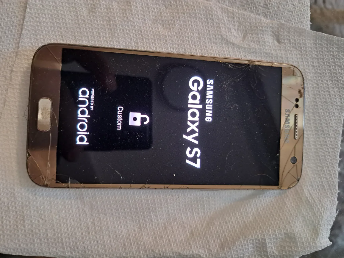 Samsung Galaxy S7 - Damaged thumbnail