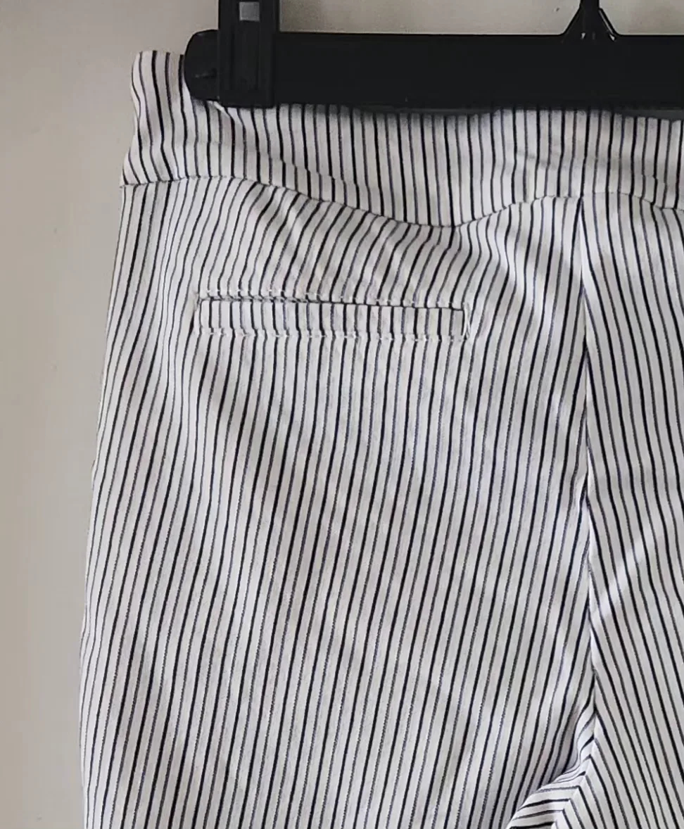 Women's Mid Length Stretchy Striped Shorts image indicator(7)