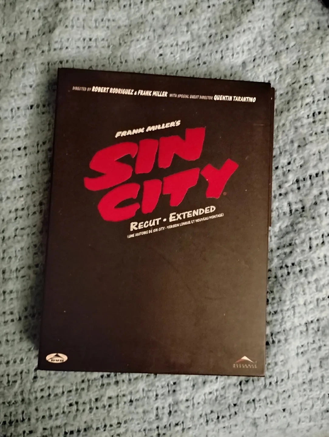 DVD: SIN CITY, RECUT AND EXTENDED VERSION, INCLUDES BOOK thumbnail