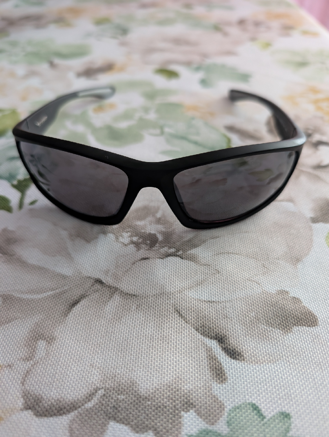 Foster Grant Black Sunglasses