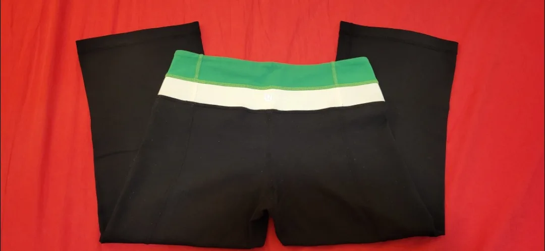 Lululemon Athletica capri yoga pants image indicator(2)