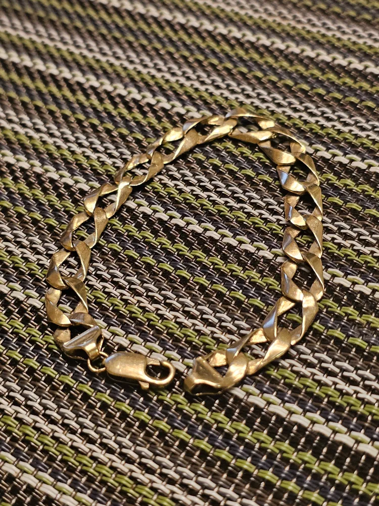 10K Gold Curb Link Bracelet - 8.23 grams thumbnail