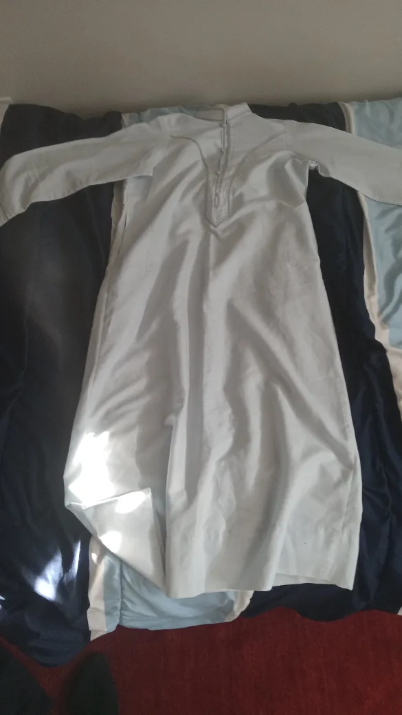 White Thobe / Dishdasha image indicator(2)