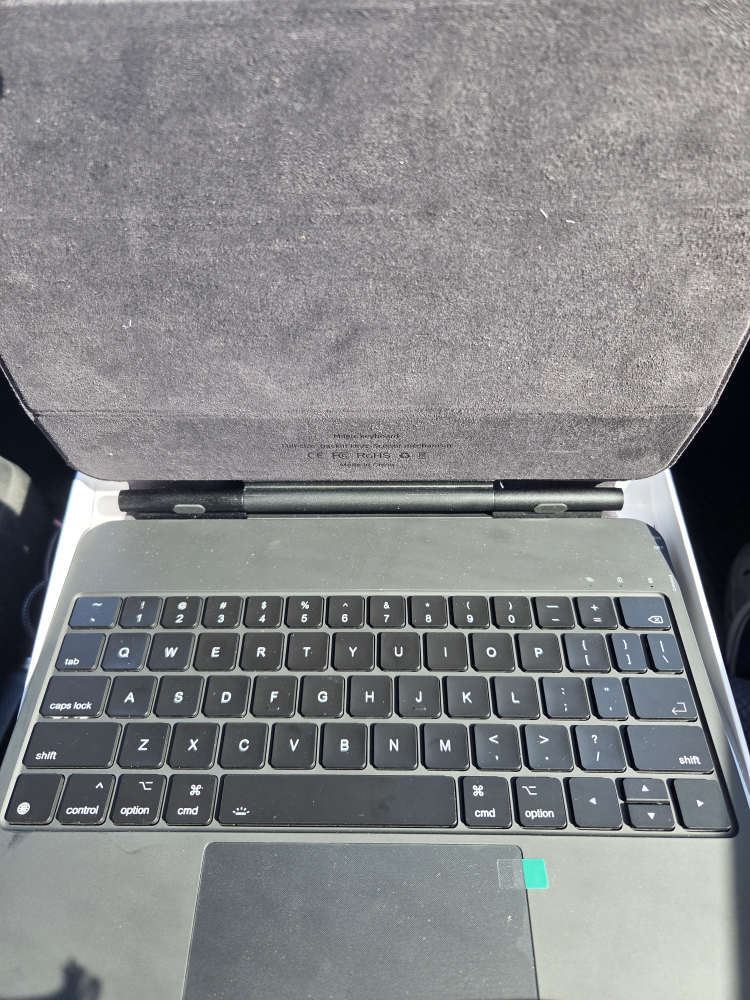 New Apple Magic Keyboard for iPad Pro 11-inch
