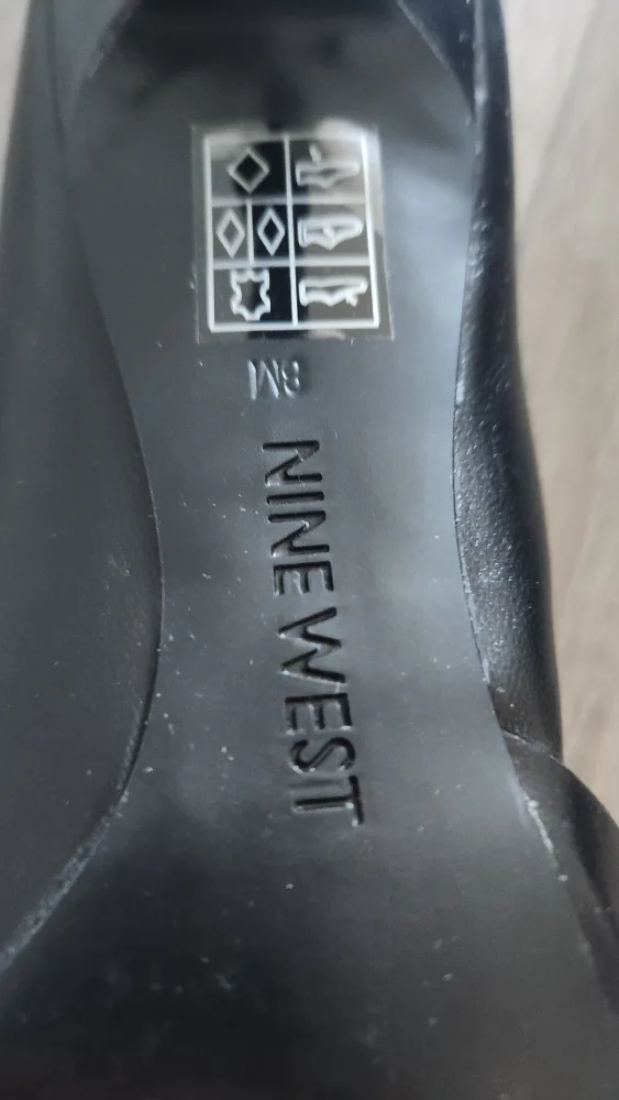 Nine West Black Heels - Size 8 image indicator(3)