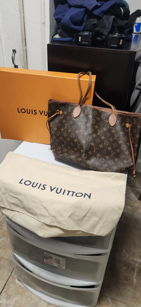 Louis Vuitton Neverfull PM image indicator(3)