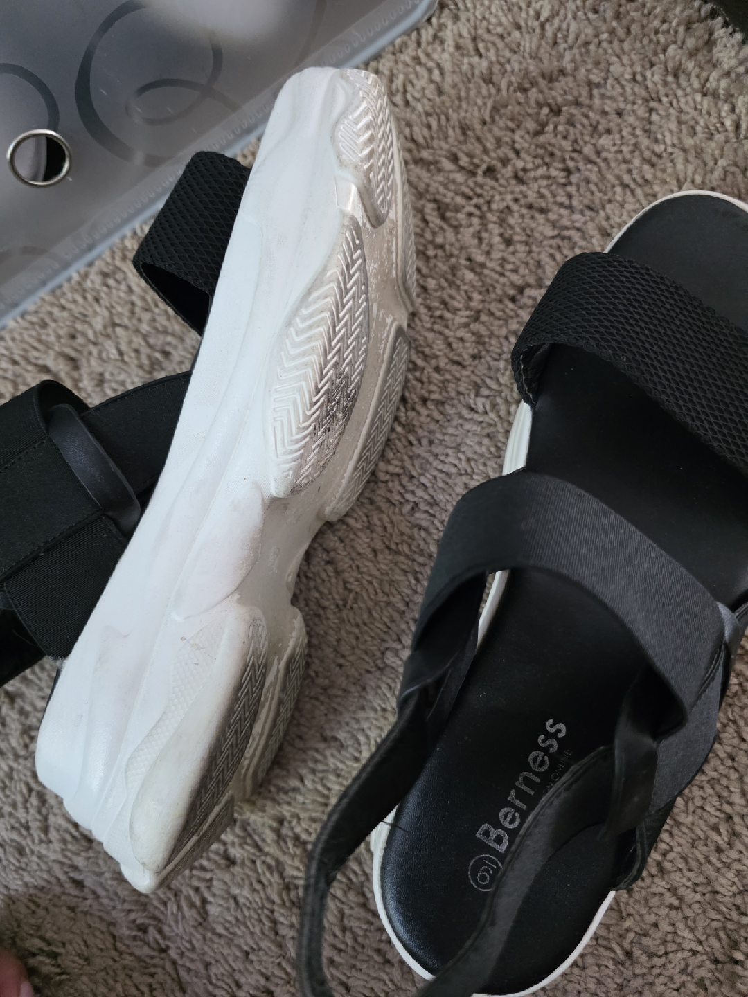 Berness Black Sandals Size 9 - photo 2