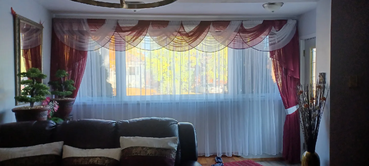 Burgundy & White Window Curtain Set thumbnail