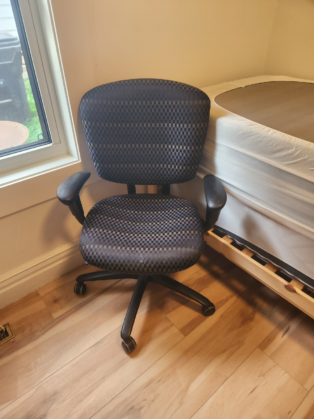Office Chair - Black Patterned Fabric - photo 2