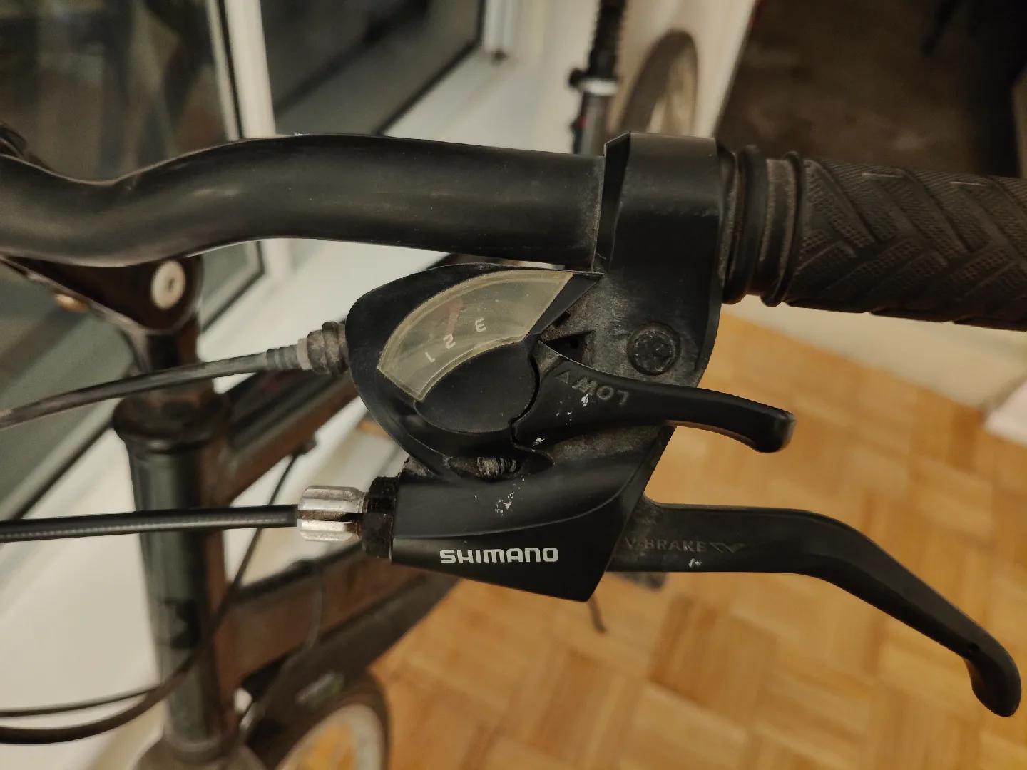 Grey Garneau Bike with Shimano V-Brake image indicator(2)