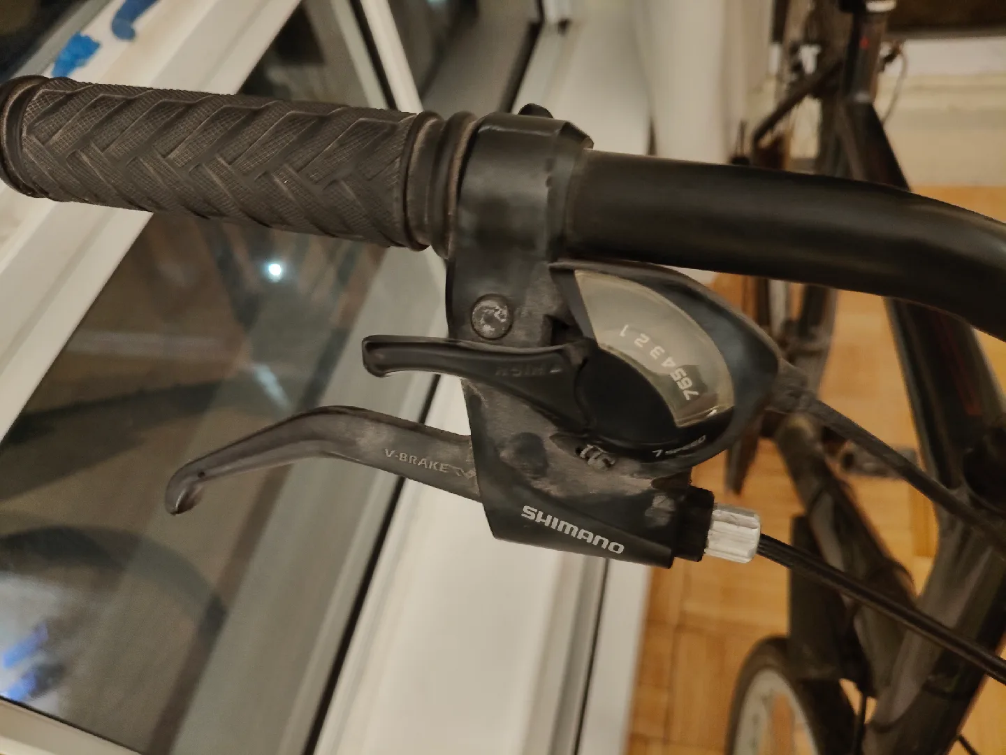 Grey Garneau Bike with Shimano V-Brake image indicator(3)