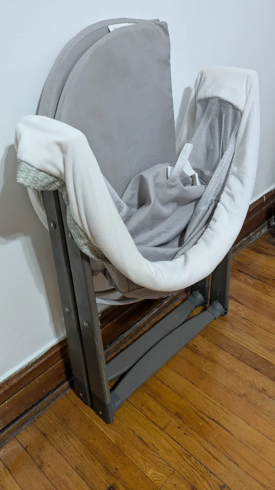 Ingenuity Foldaway Portable Baby Bassinet image indicator(10)