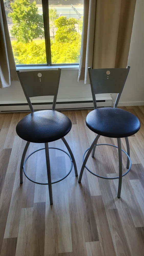 Metal stool with swivel seats