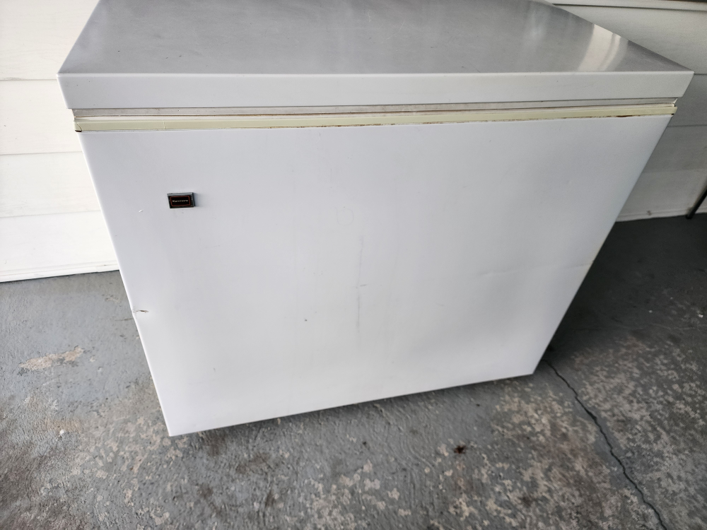 White Chest Freezer (Kenmore) - photo 2