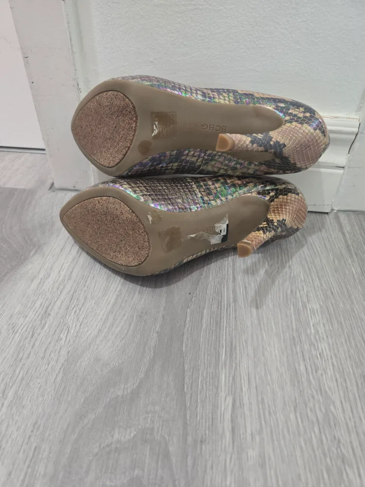 BCBGeneration Snakeskin Heels - Size 6 image indicator(2)