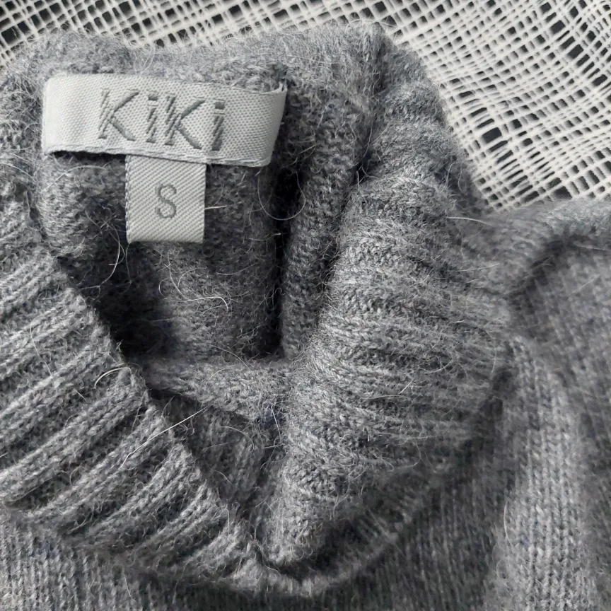 Women's Grey Short Sleeve Mock Neck cashmere blend Sweater image indicator(2)