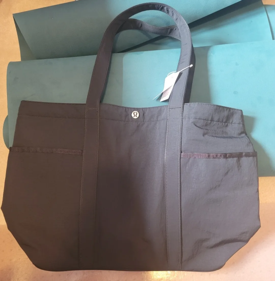 Lululemon Daily Multi-Pocket Tote Bag 20L thumbnail