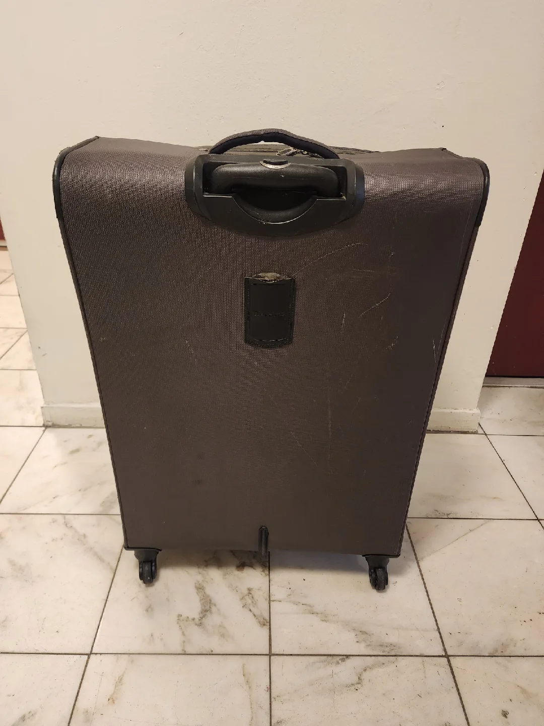 Travelpro Suitcase - check in luggage Size image indicator(4)