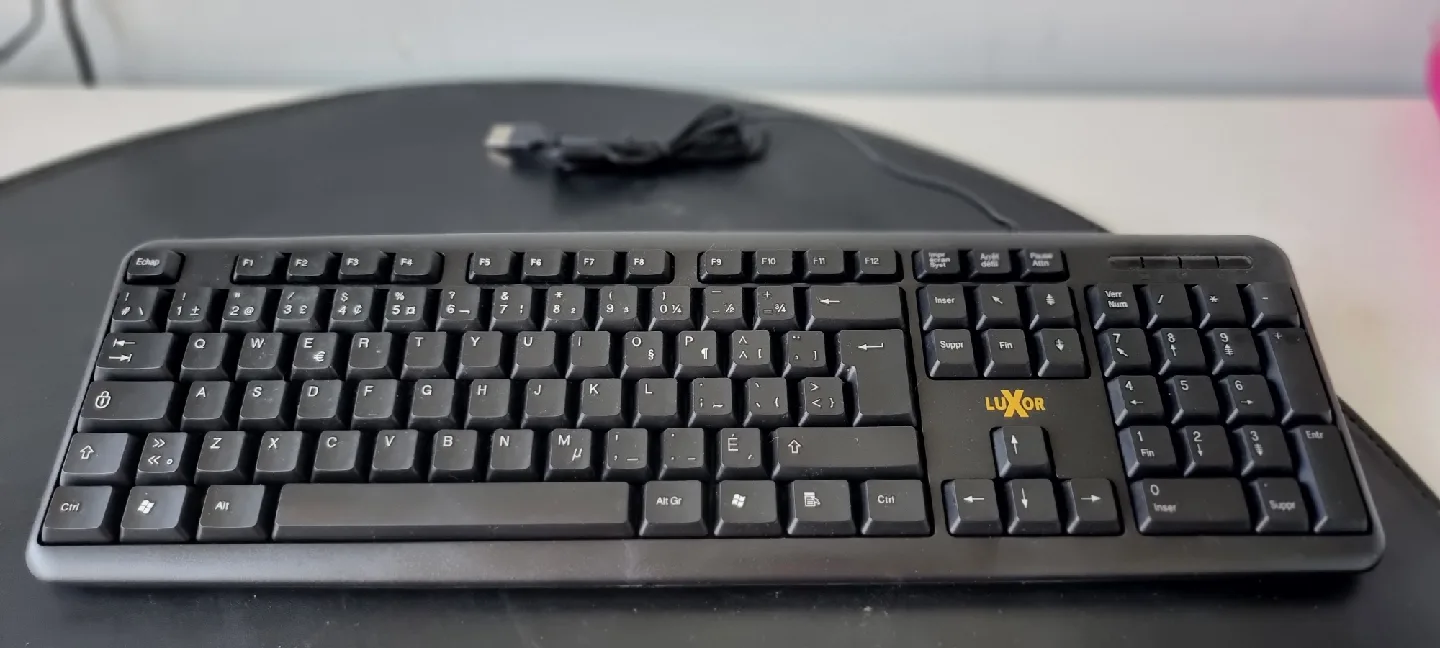 Luxor Black Keyboard thumbnail