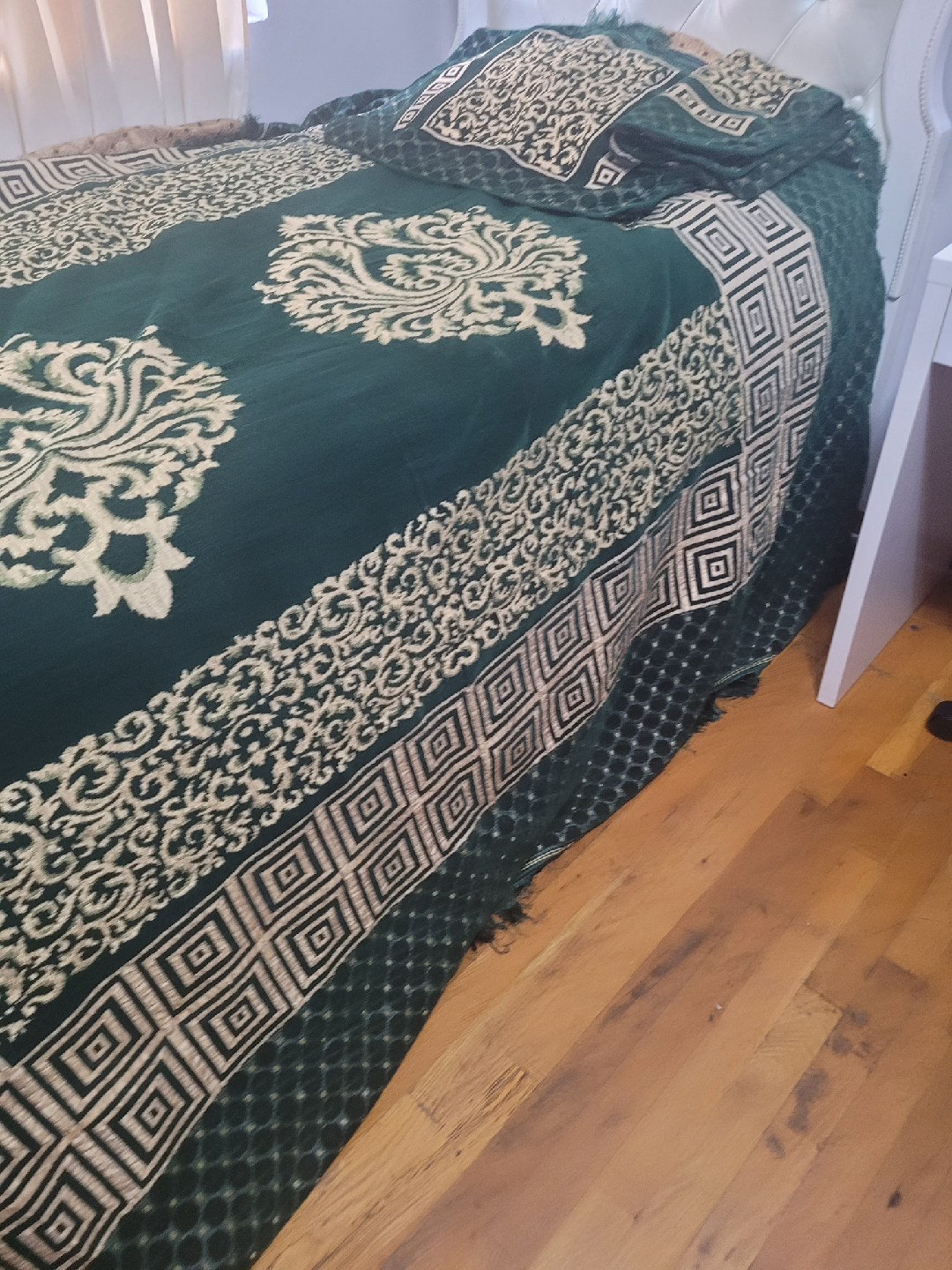 Green Bedspread with Pillow Cover