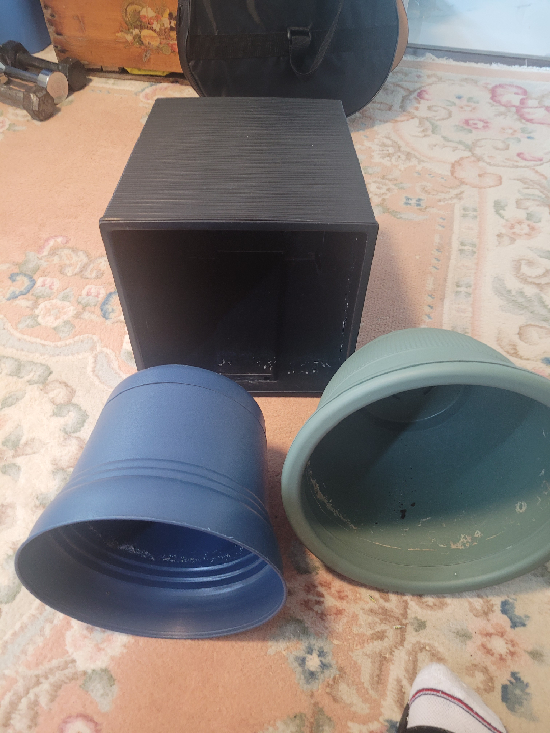 3 Assorted Used Plastic Plant Pots - photo 2