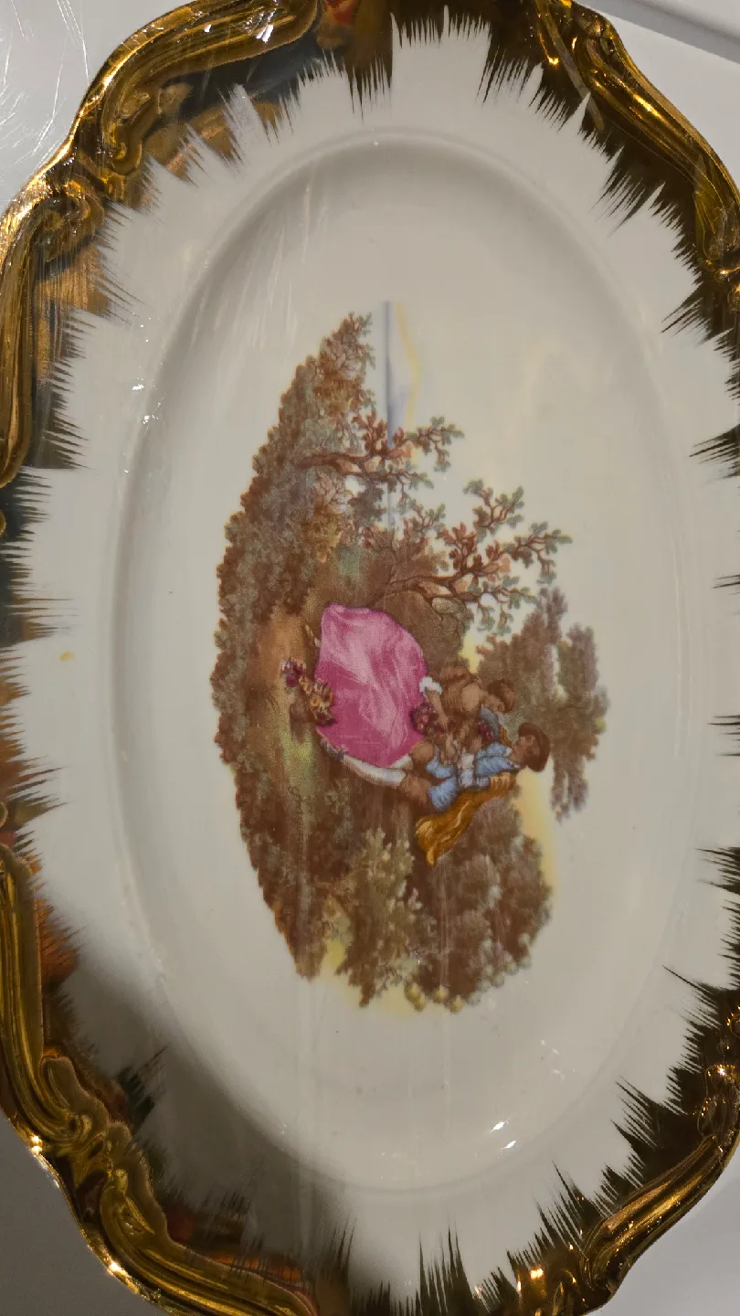 Vizavi Porcelain 24K Gold Decorative Plate image indicator(2)