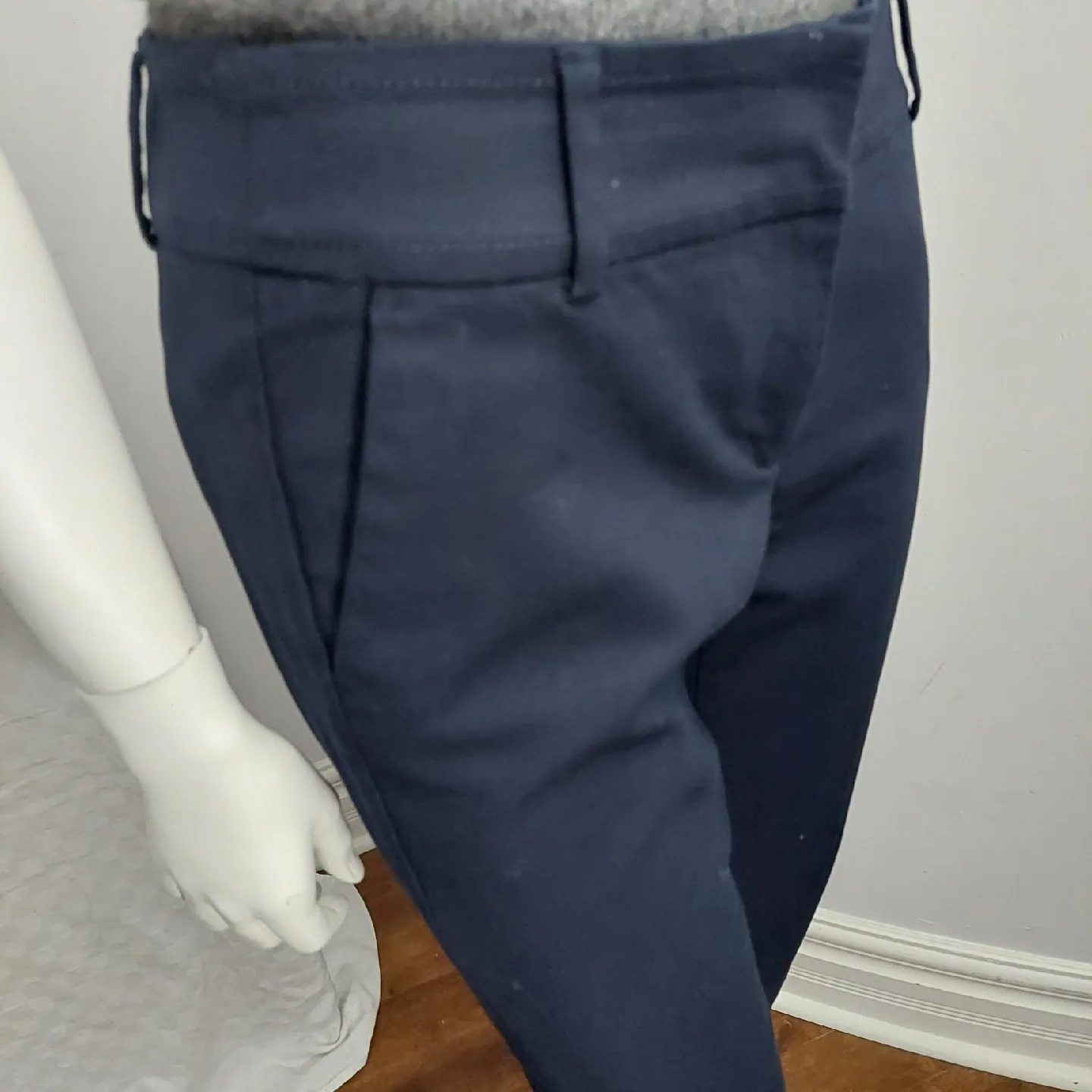 RW&CO Navy Blue Slim Ankle Pants - Size 6 image indicator(5)
