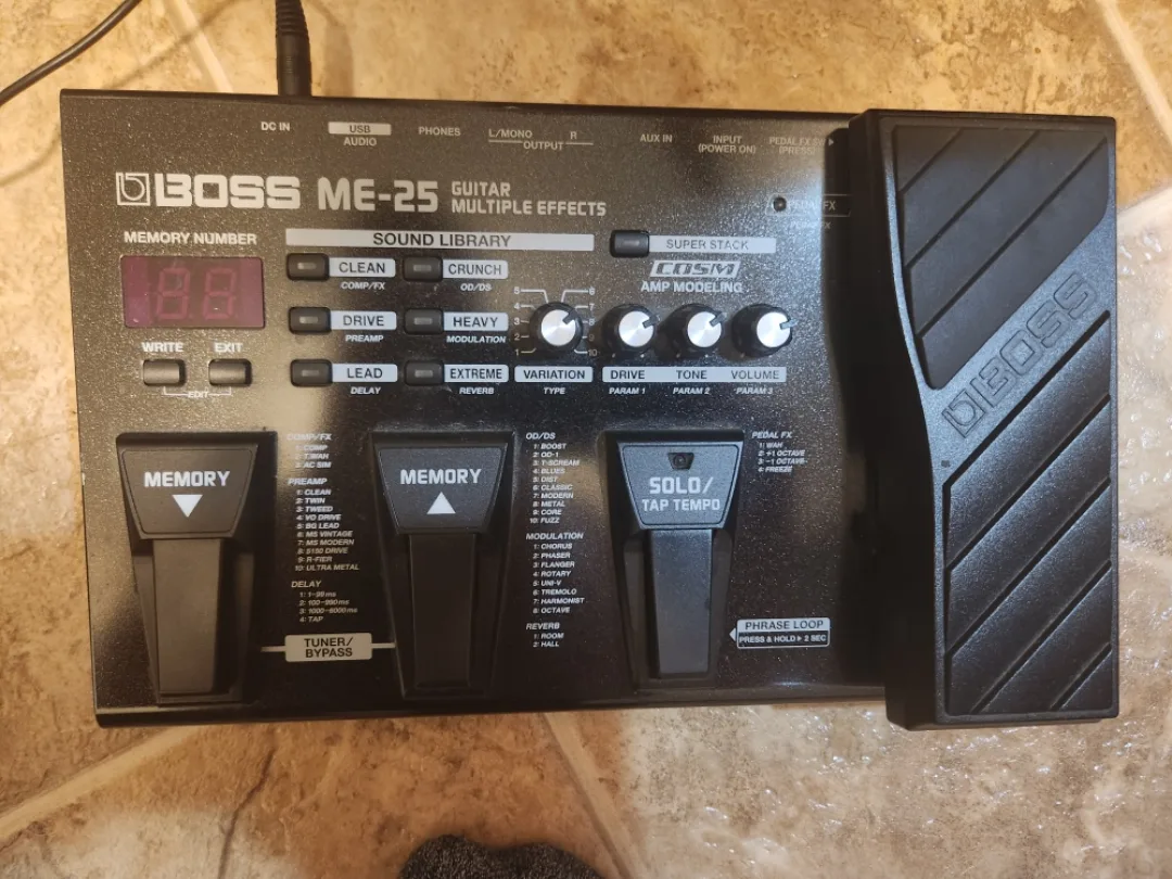 Boss ME-25 Guitar Multiple Effects Pedal thumbnail