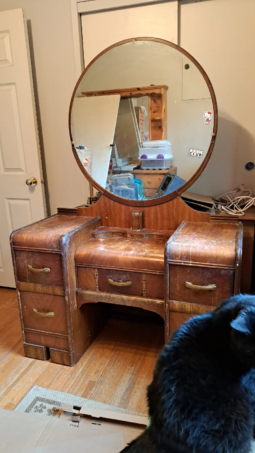 Vintage Vanity with Round Mirror - 601 VAN stamp image indicator(2)