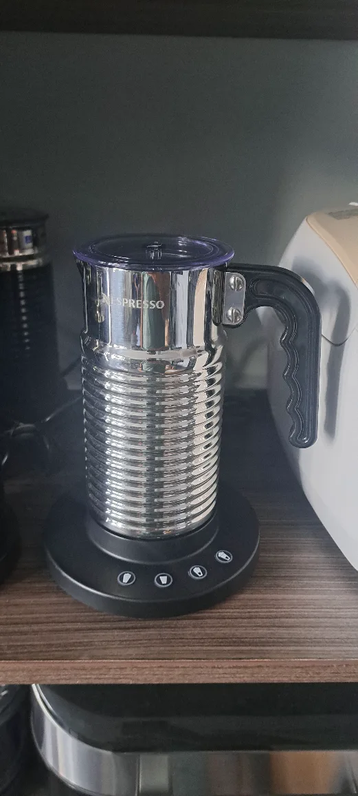 Nespresso Aeroccino 4 Milk Frother thumbnail