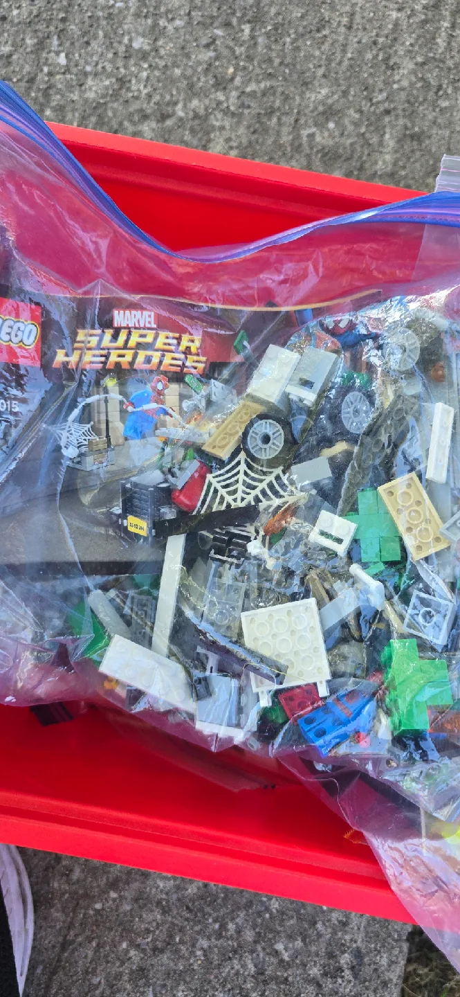 Mixed LEGO Sets & Pieces image indicator(2)