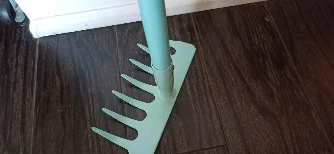 Kids' Garden metal Rake - Light Blue - 28 inches image indicator(4)