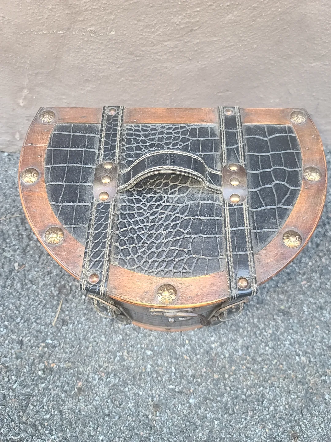 Decorative vintage Wooden Storage Trunk image indicator(2)