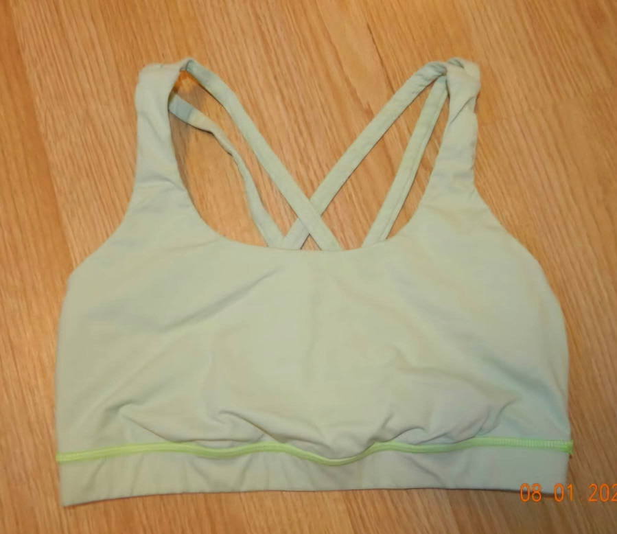 Lululemon energy Sports Bra Light Green..size 6