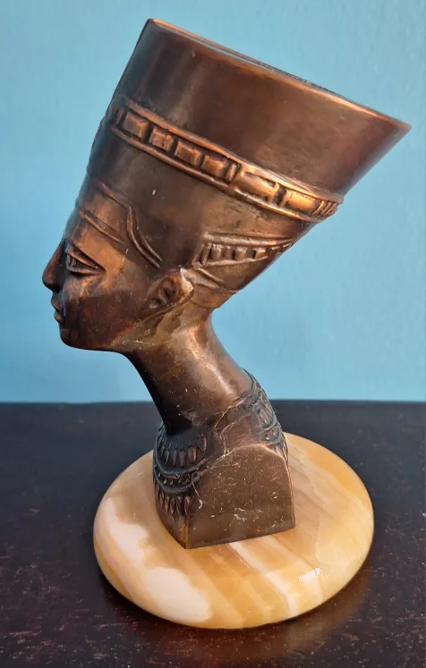 Vintage Nefertiti Bust Statue image indicator(2)