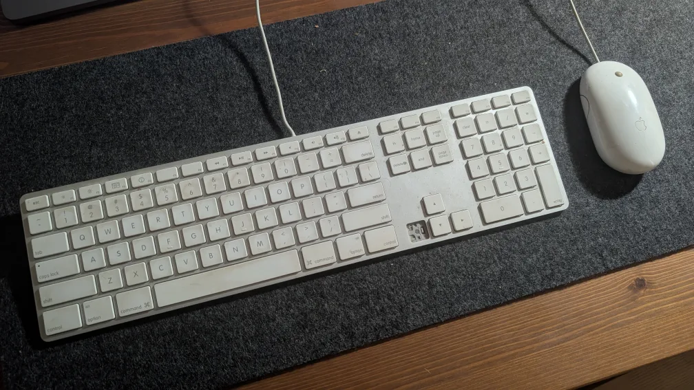 FREE iMac (2012 model) image indicator(2)