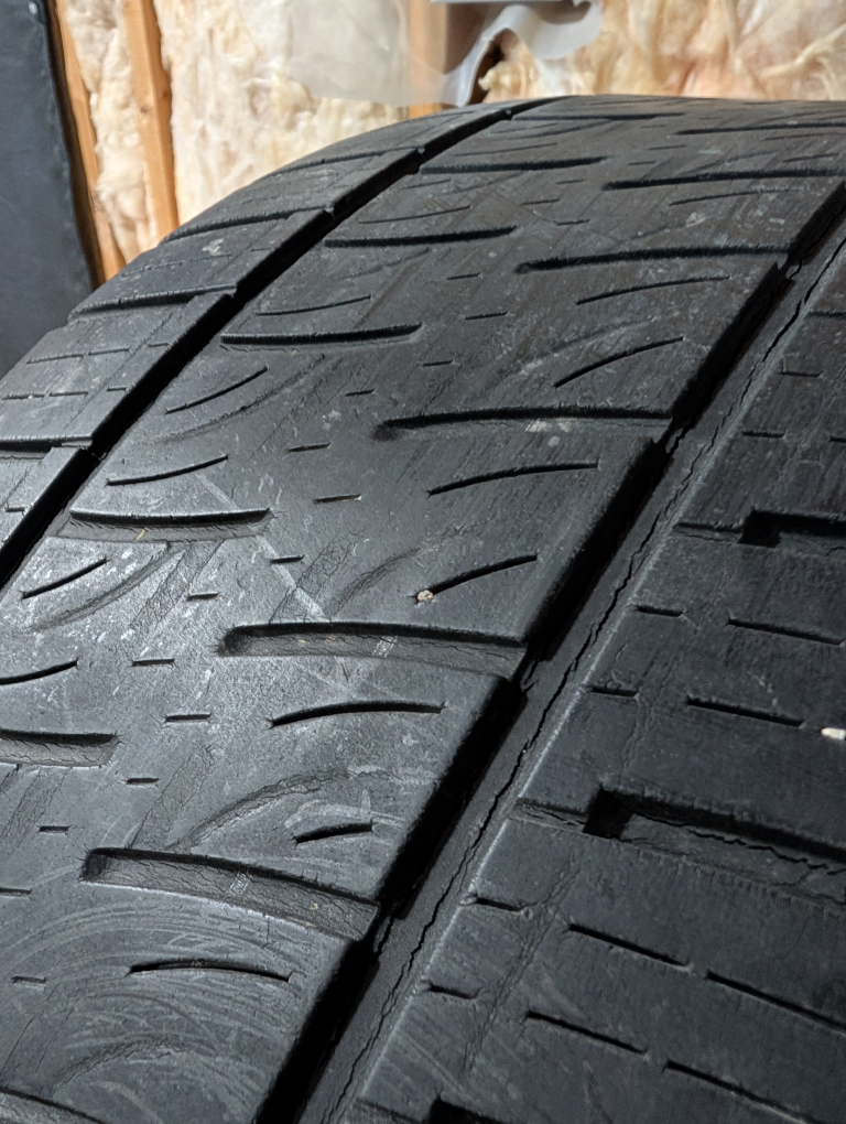 (4)-235/55R18 Venezia Crossroad Xt All Season Tires - photo 5